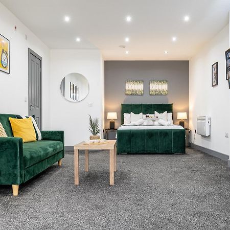 Rnm - Upgraded Business Stay For Travelling Contractors, All Amenities, Private Access Entire Place, Kitchen & Washroom, Smart Tv, Easy Access, Parking Nearby Cradley Heath Esterno foto