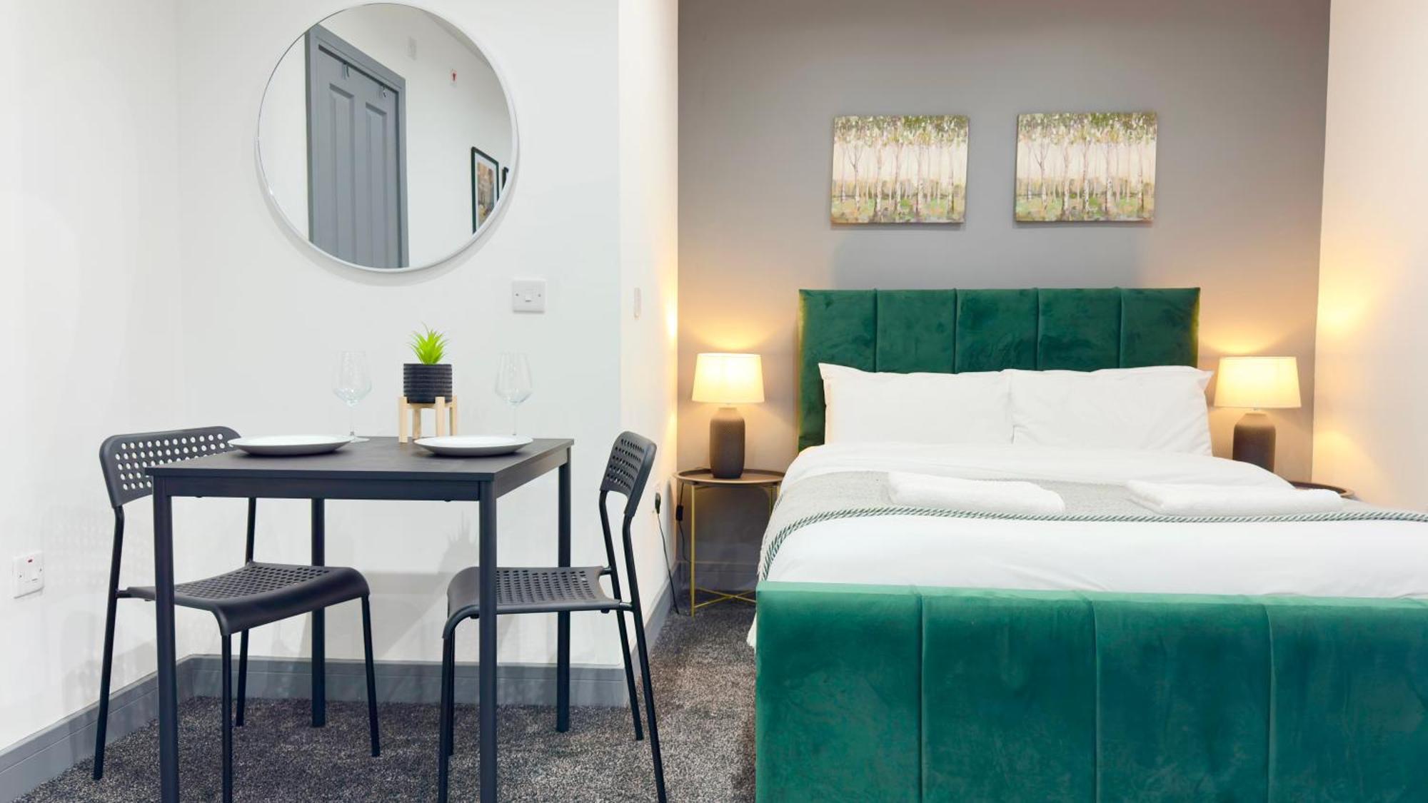 Rnm - Upgraded Business Stay For Travelling Contractors, All Amenities, Private Access Entire Place, Kitchen & Washroom, Smart Tv, Easy Access, Parking Nearby Cradley Heath Esterno foto