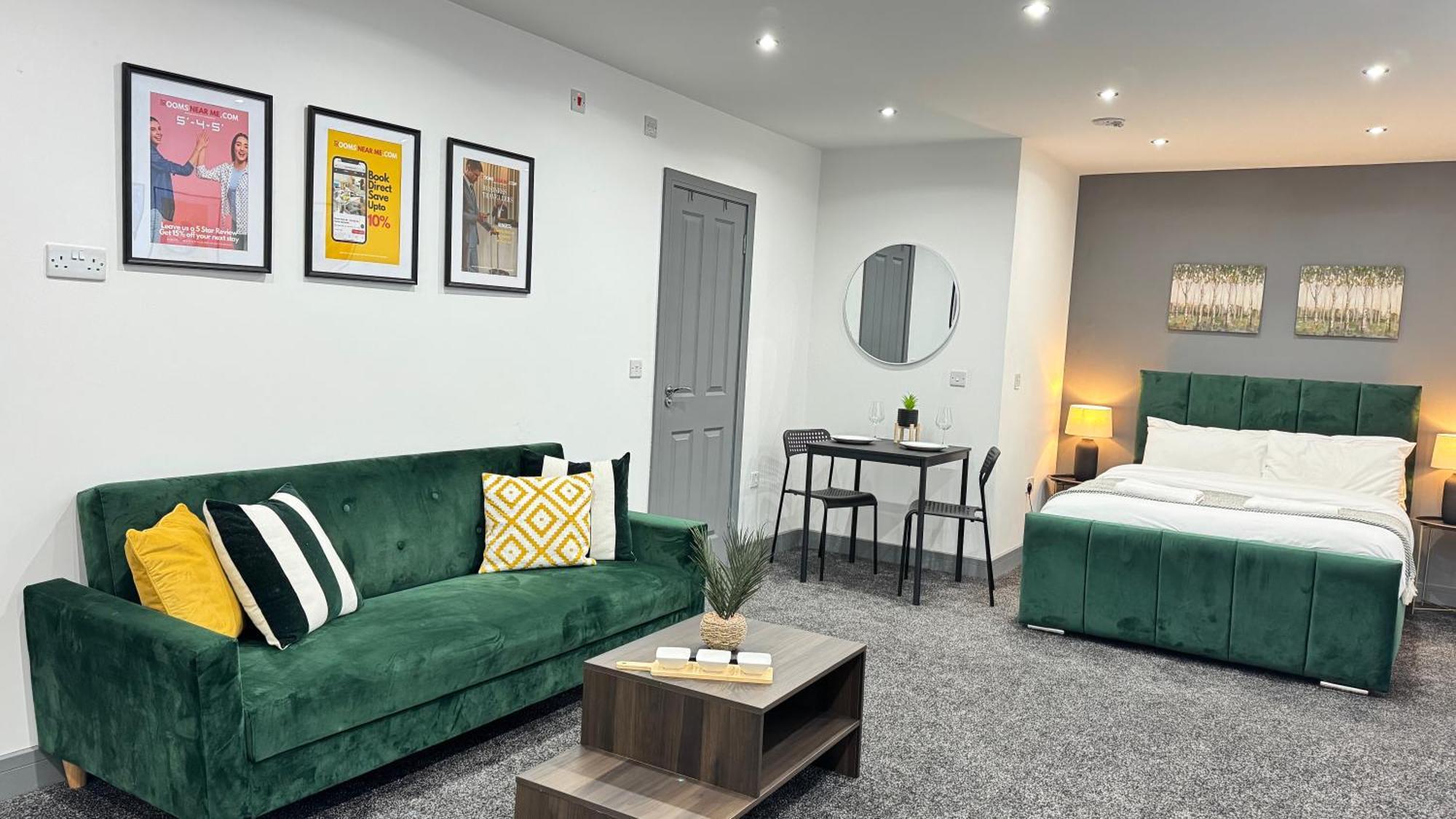 Rnm - Upgraded Business Stay For Travelling Contractors, All Amenities, Private Access Entire Place, Kitchen & Washroom, Smart Tv, Easy Access, Parking Nearby Cradley Heath Esterno foto