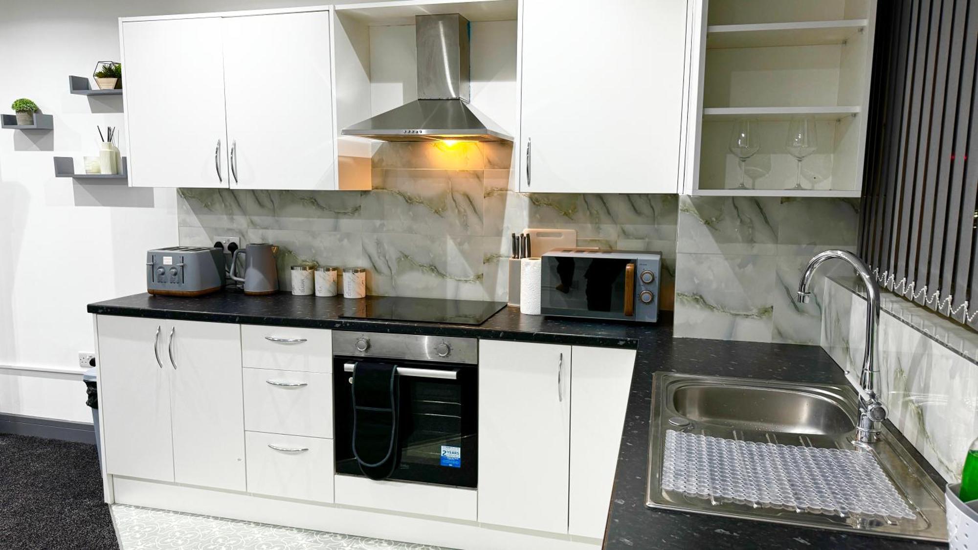 Rnm - Upgraded Business Stay For Travelling Contractors, All Amenities, Private Access Entire Place, Kitchen & Washroom, Smart Tv, Easy Access, Parking Nearby Cradley Heath Esterno foto