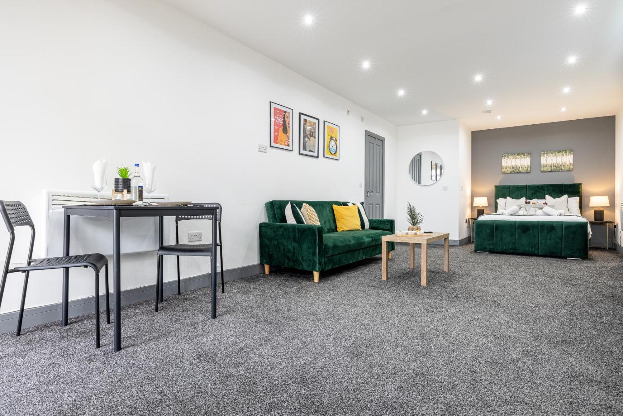 Rnm - Upgraded Business Stay For Travelling Contractors, All Amenities, Private Access Entire Place, Kitchen & Washroom, Smart Tv, Easy Access, Parking Nearby Cradley Heath Esterno foto