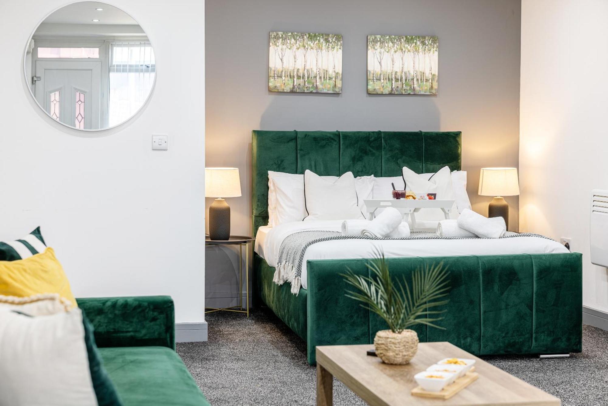 Rnm - Upgraded Business Stay For Travelling Contractors, All Amenities, Private Access Entire Place, Kitchen & Washroom, Smart Tv, Easy Access, Parking Nearby Cradley Heath Esterno foto