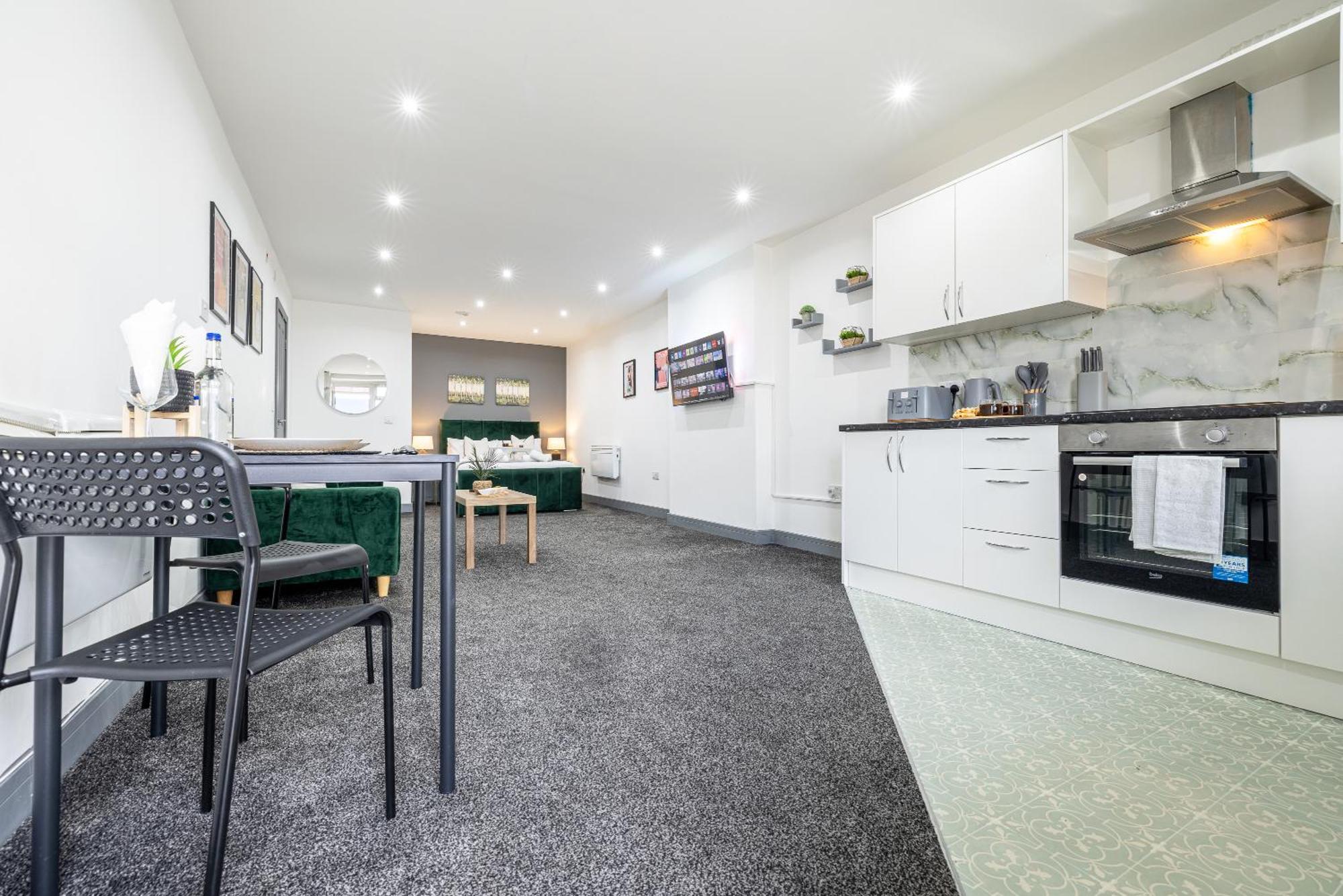 Rnm - Upgraded Business Stay For Travelling Contractors, All Amenities, Private Access Entire Place, Kitchen & Washroom, Smart Tv, Easy Access, Parking Nearby Cradley Heath Esterno foto