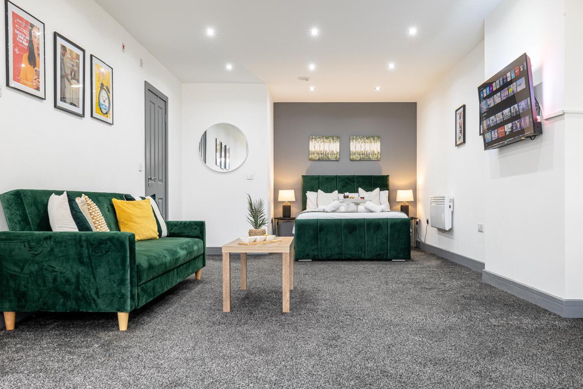 Rnm - Upgraded Business Stay For Travelling Contractors, All Amenities, Private Access Entire Place, Kitchen & Washroom, Smart Tv, Easy Access, Parking Nearby Cradley Heath Esterno foto