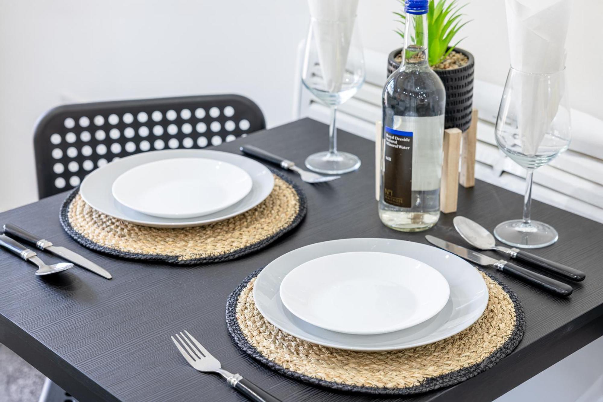 Rnm - Upgraded Business Stay For Travelling Contractors, All Amenities, Private Access Entire Place, Kitchen & Washroom, Smart Tv, Easy Access, Parking Nearby Cradley Heath Esterno foto