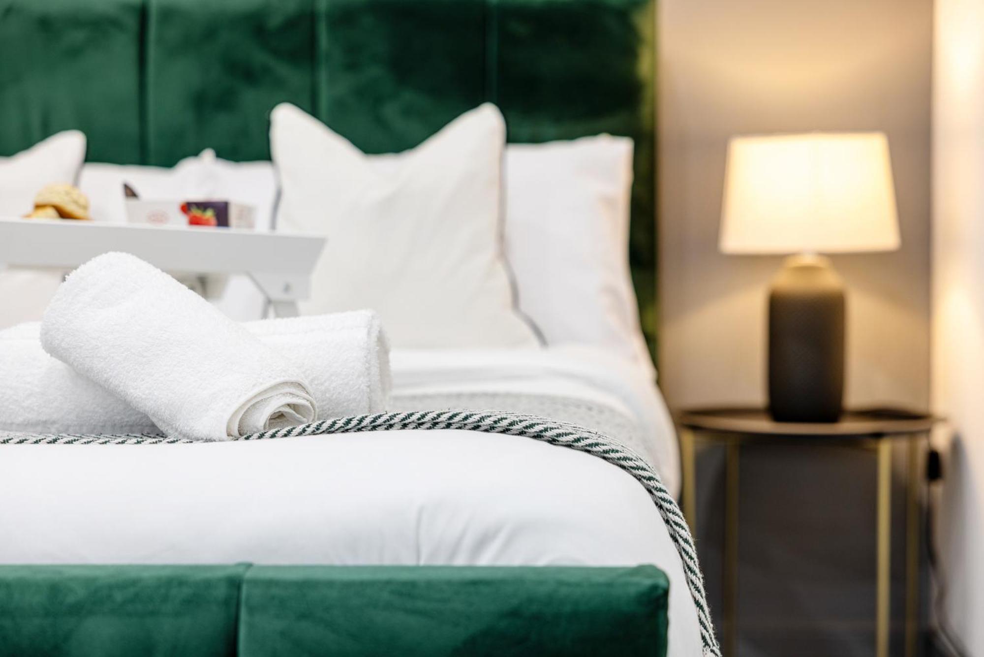Rnm - Upgraded Business Stay For Travelling Contractors, All Amenities, Private Access Entire Place, Kitchen & Washroom, Smart Tv, Easy Access, Parking Nearby Cradley Heath Esterno foto